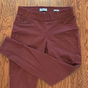 Nine West. Heidi Pull-on Skinny pants. Size 8. Maroon